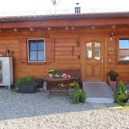 Barrierefreies Zimmer Im Blockhaus Mit Sauna Am See Soyen Exterior photo