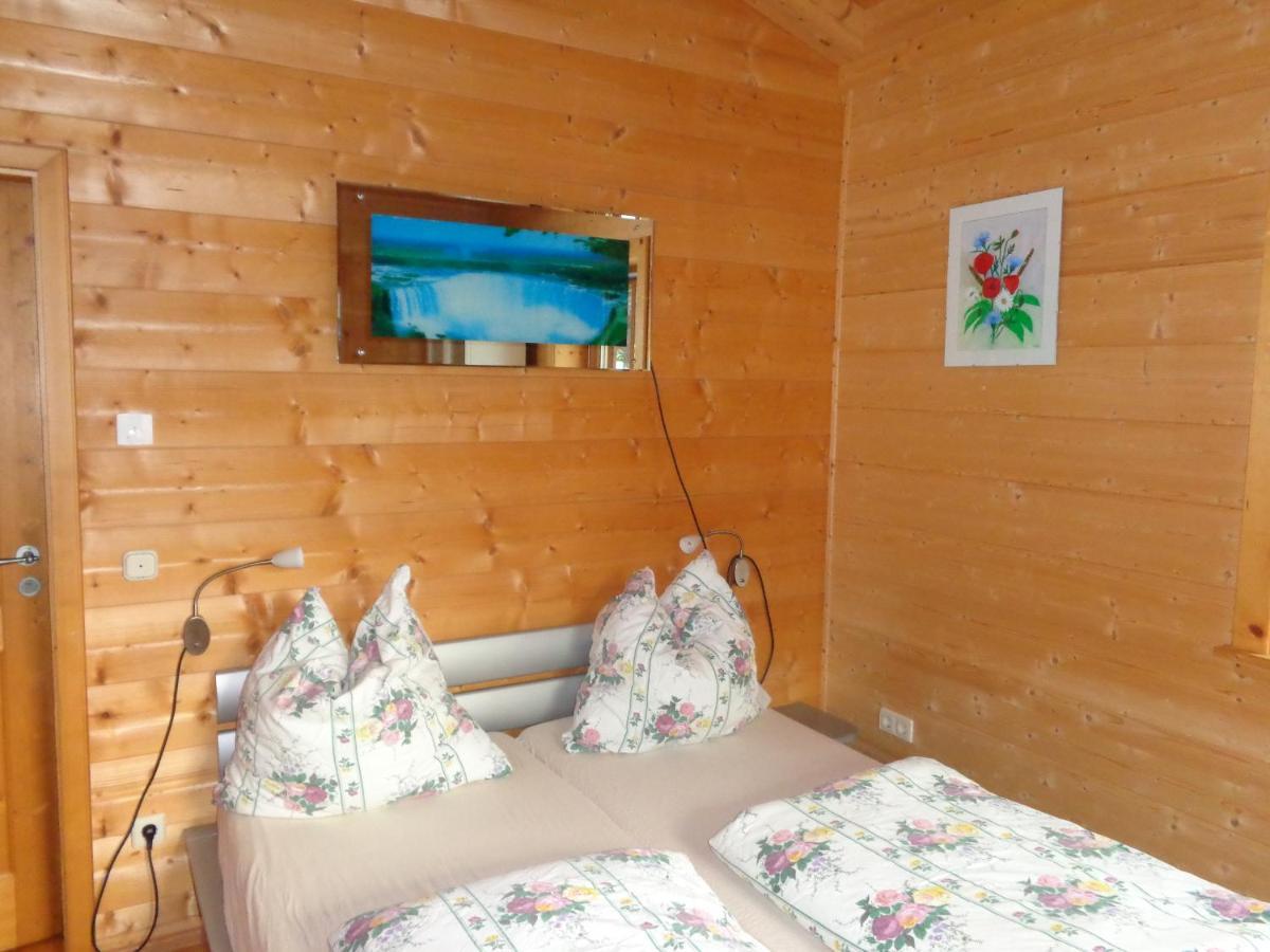 Barrierefreies Zimmer Im Blockhaus Mit Sauna Am See Soyen Exterior photo
