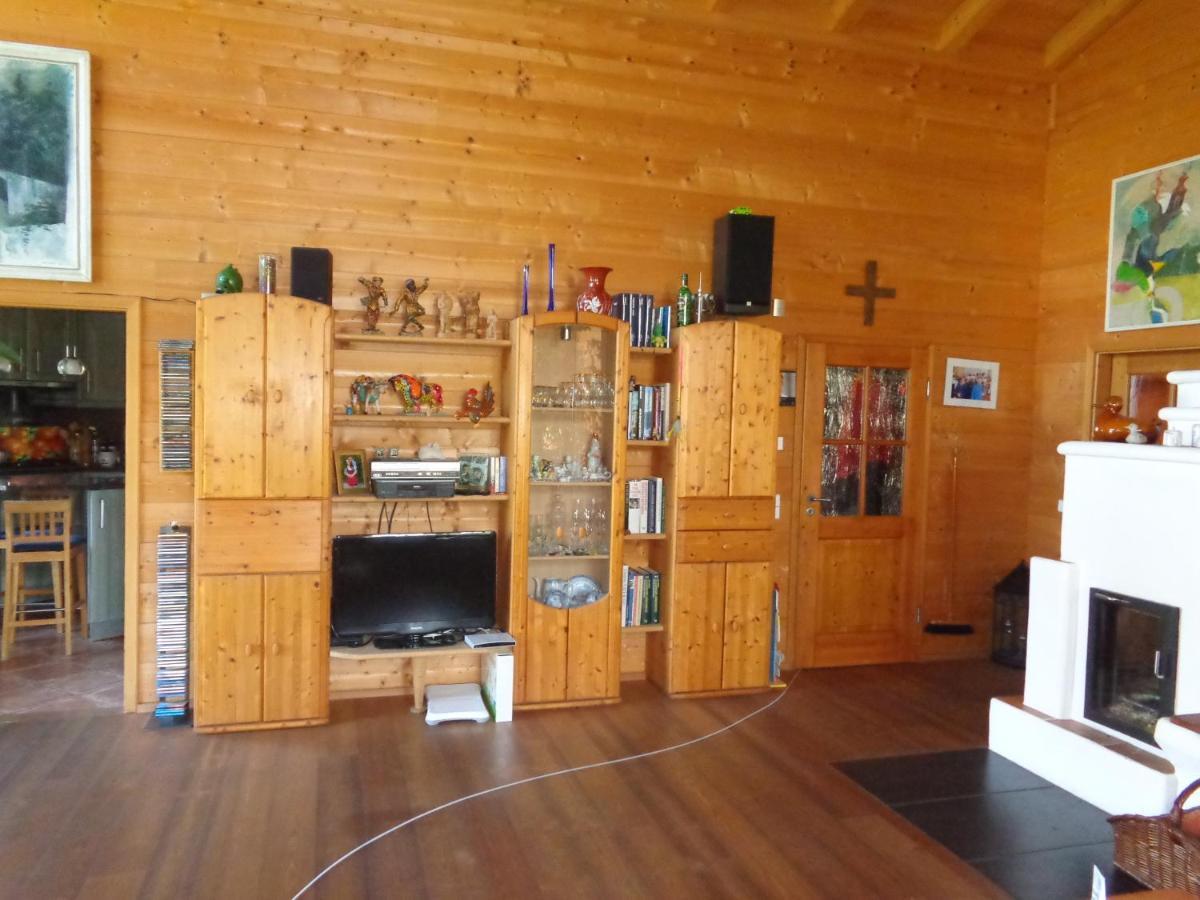 Barrierefreies Zimmer Im Blockhaus Mit Sauna Am See Soyen Exterior photo