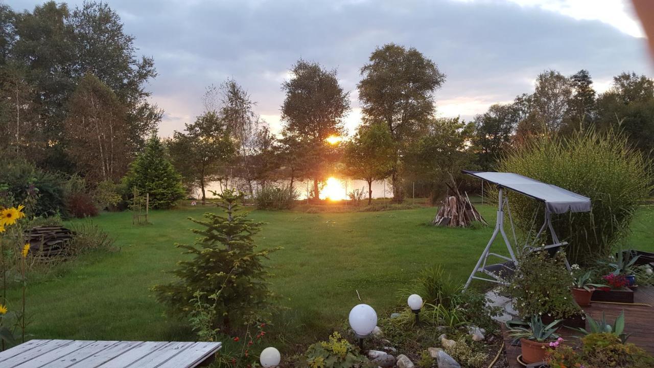 Barrierefreies Zimmer Im Blockhaus Mit Sauna Am See Soyen Exterior photo