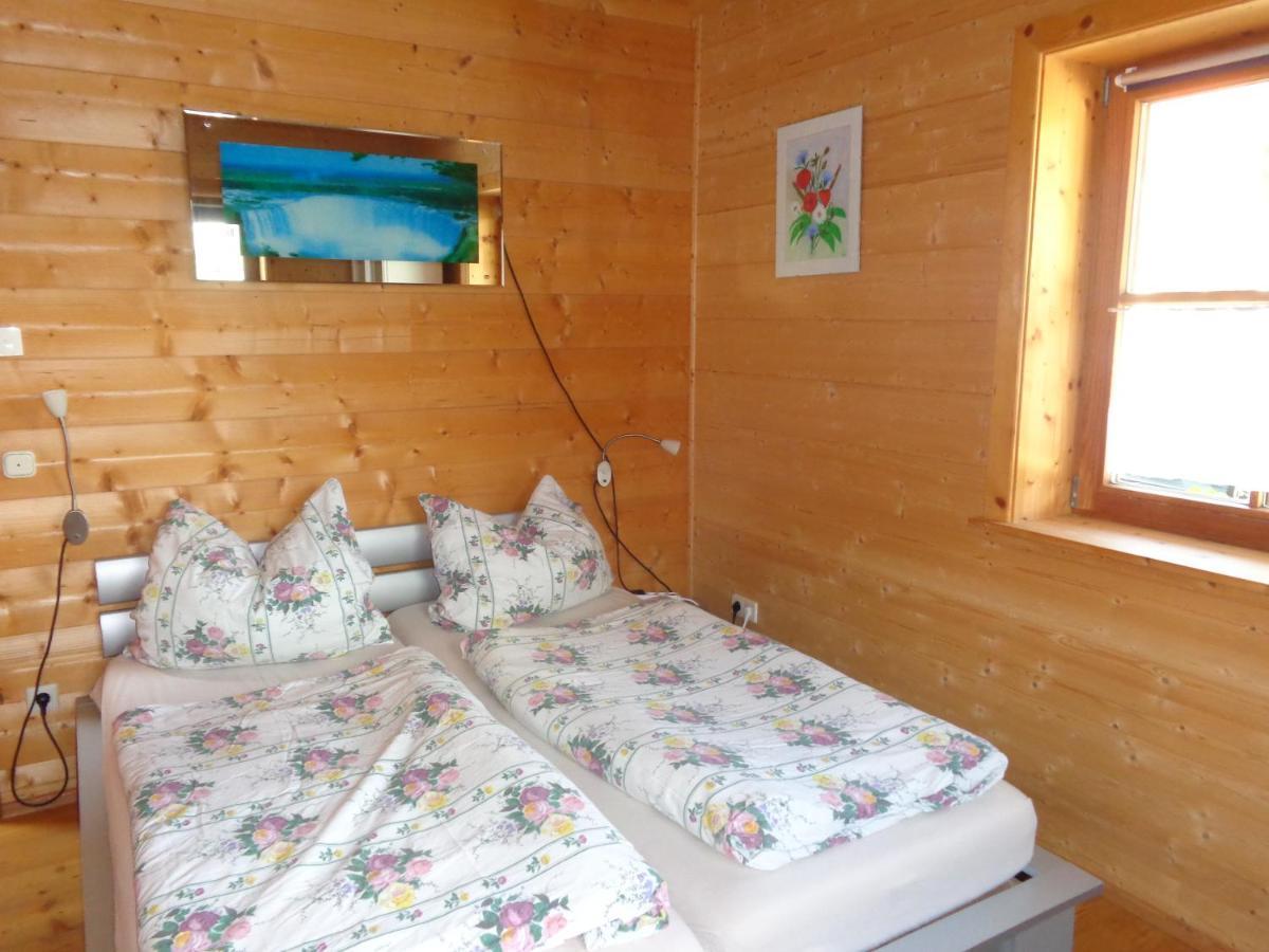 Barrierefreies Zimmer Im Blockhaus Mit Sauna Am See Soyen Exterior photo